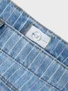 Weite Jeans mit farbigen Streifen 2