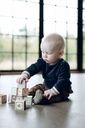 Baby-Pullover aus weichem Samtcord 4
