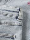 Weite Mädchenjeans mit Herzstickerei 4