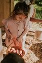 Bequemes Mädchenkleid mit Rüschen 5