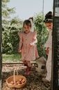 Bequemes Mädchenkleid mit Rüschen 6