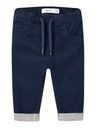 Baby Cordhose gefüttert