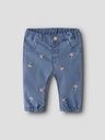 Weiche Babyjeans mit Bluemlistickerei